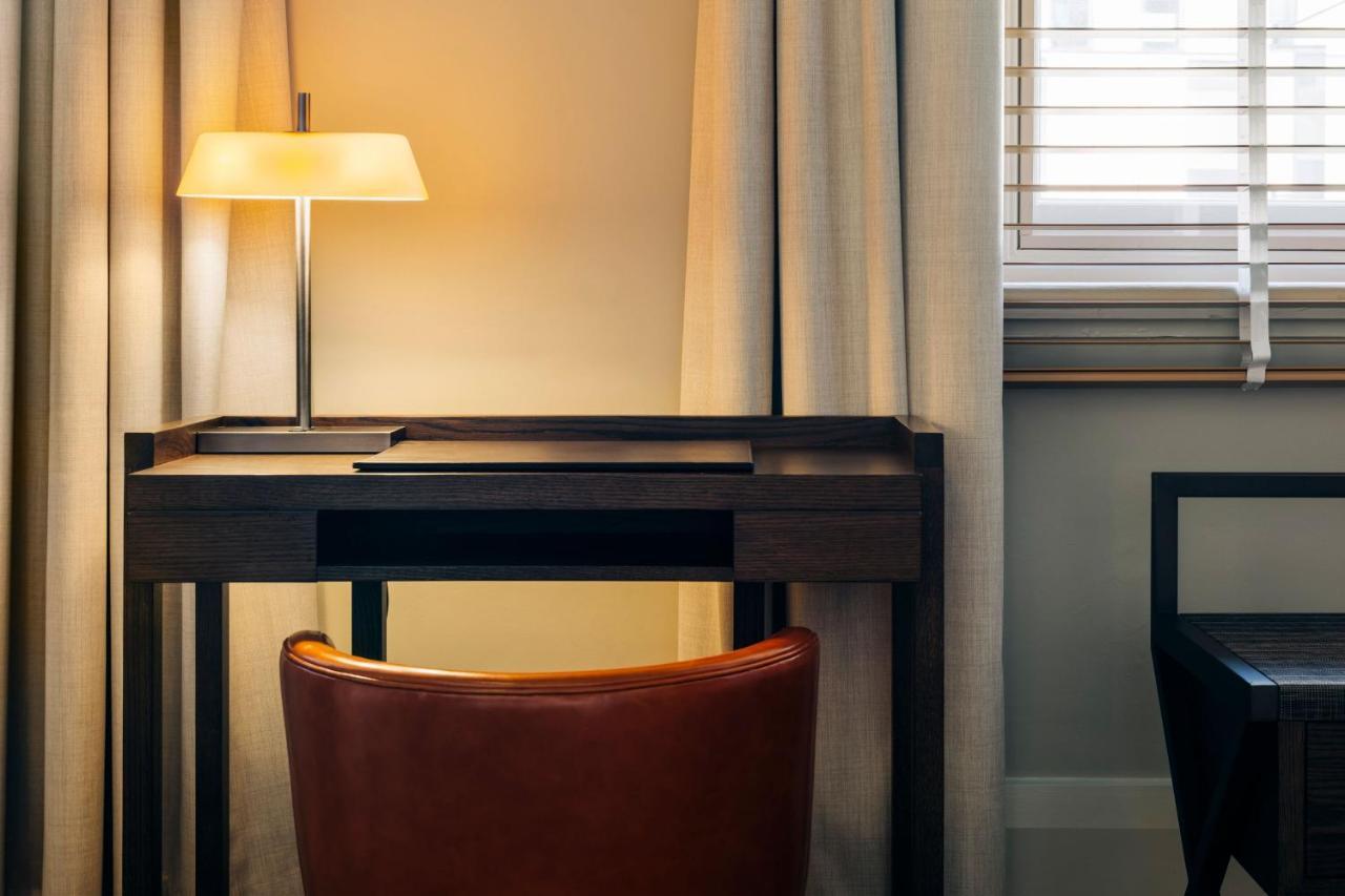 The Tasman, A Luxury Collection Hotel, Hobart Extérieur photo A table lamp