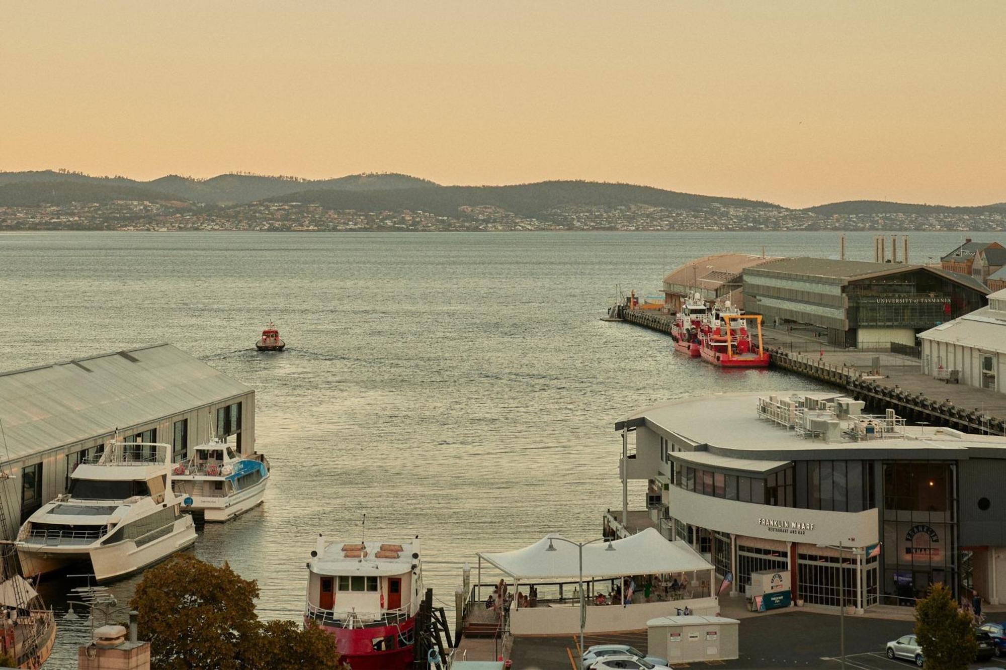 The Tasman, A Luxury Collection Hotel, Hobart Extérieur photo View of the bay from the ferry terminal