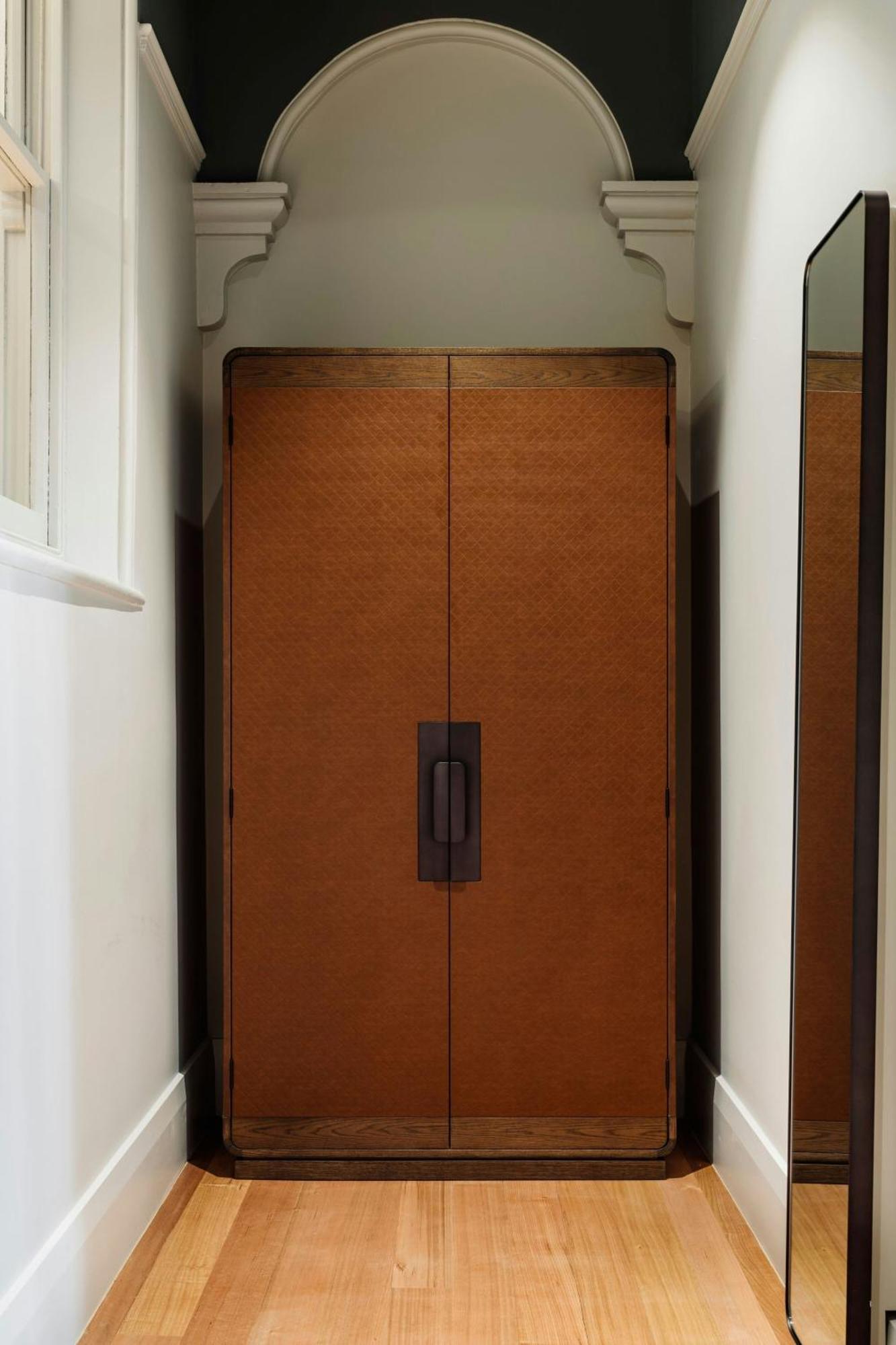 The Tasman, A Luxury Collection Hotel, Hobart Extérieur photo A wardrobe